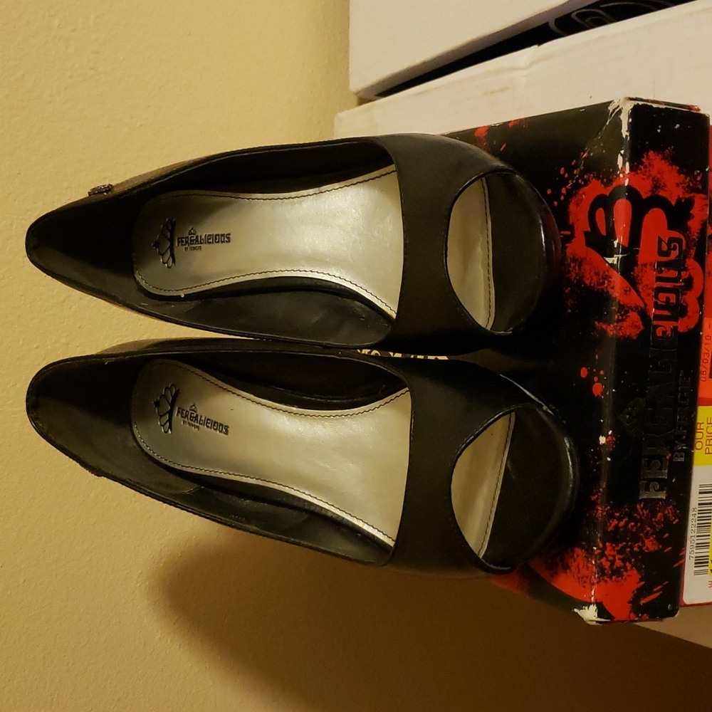 Black, 11W, Fergalicious